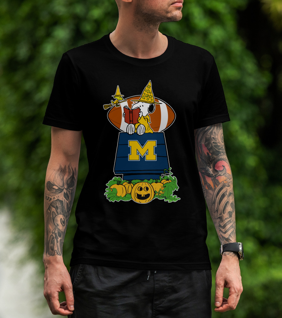 Michigan Wolverines Snoopy Halloween Pumpkin Football Scene T-Shirt