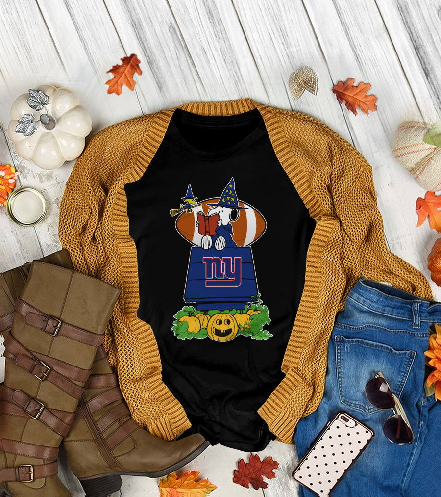 New York Giants Snoopy Halloween Witch Reading Football Pumpkin T-Shirt