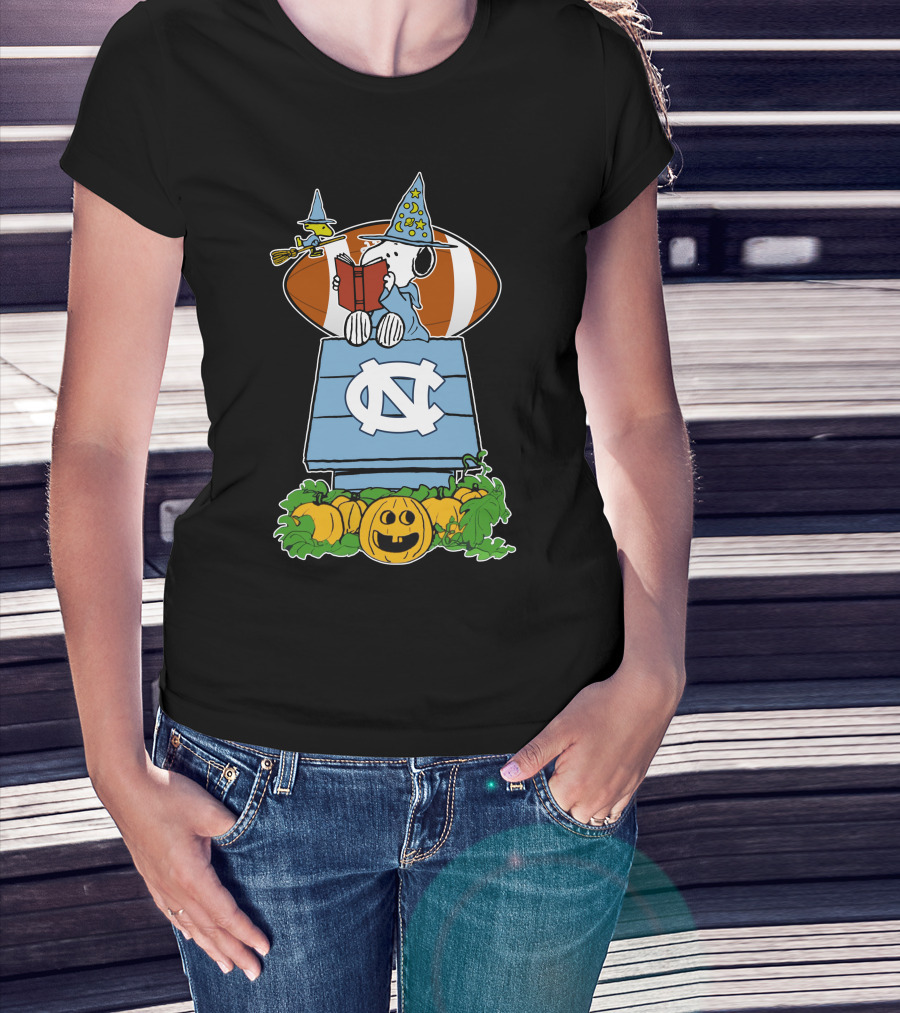 North Carolina Tar Heels Snoopy Halloween Pumpkin Wizard Football T-Shirt