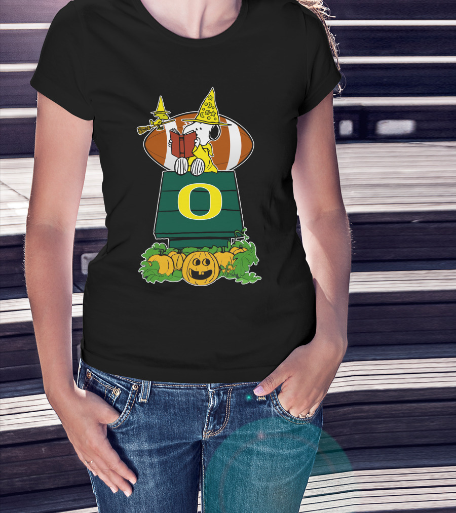 Snoopy Halloween Oregon Ducks Football Pumpkin House T-Shirt