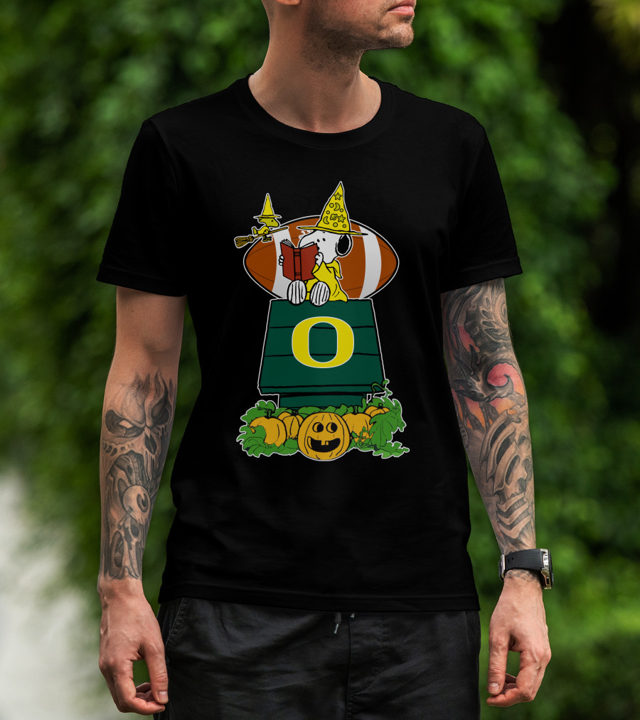 Snoopy Halloween Oregon Ducks Football Pumpkin House T-Shirt