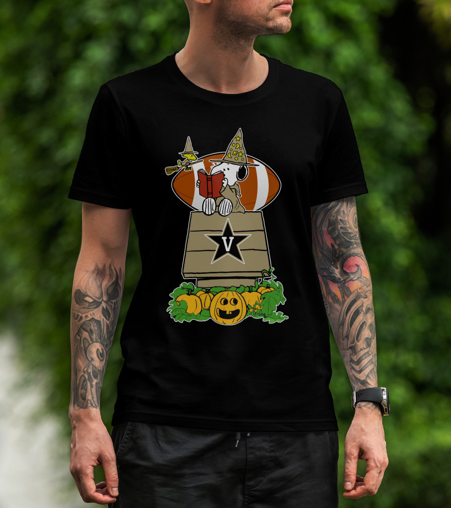 Vanderbilt Commodores Snoopy Halloween Football With Pumpkins T-Shirt