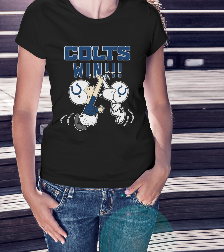 Colts Win High Five Peanuts Characters Helmets T-Shirt
