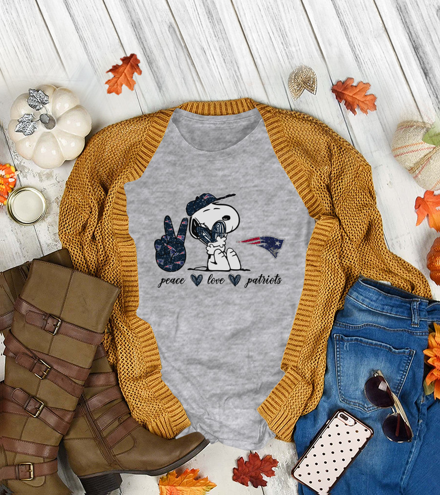 Peace Love Patriots Snoopy New England Patriots Fan T-Shirt
