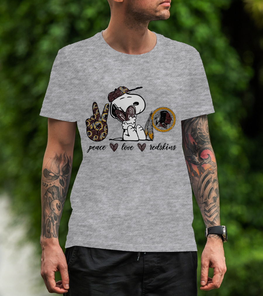 Peace Love Washington Redskins Snoopy Embrace T-Shirt