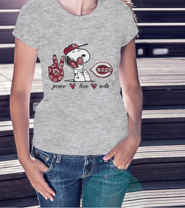 Snoopy Peace Love Cincinnati Reds MLB Fan Wear T-Shirt