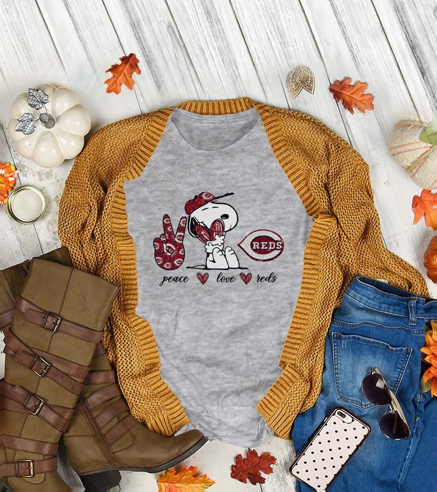 Snoopy Peace Love Cincinnati Reds MLB Fan Wear T-Shirt