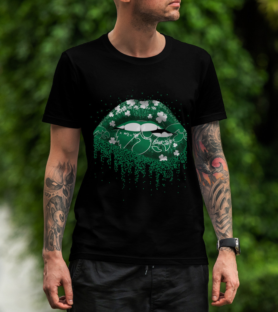 Iowa Hawkeyes St. Patrick's Day Green Lips With Shamrocks T-Shirt