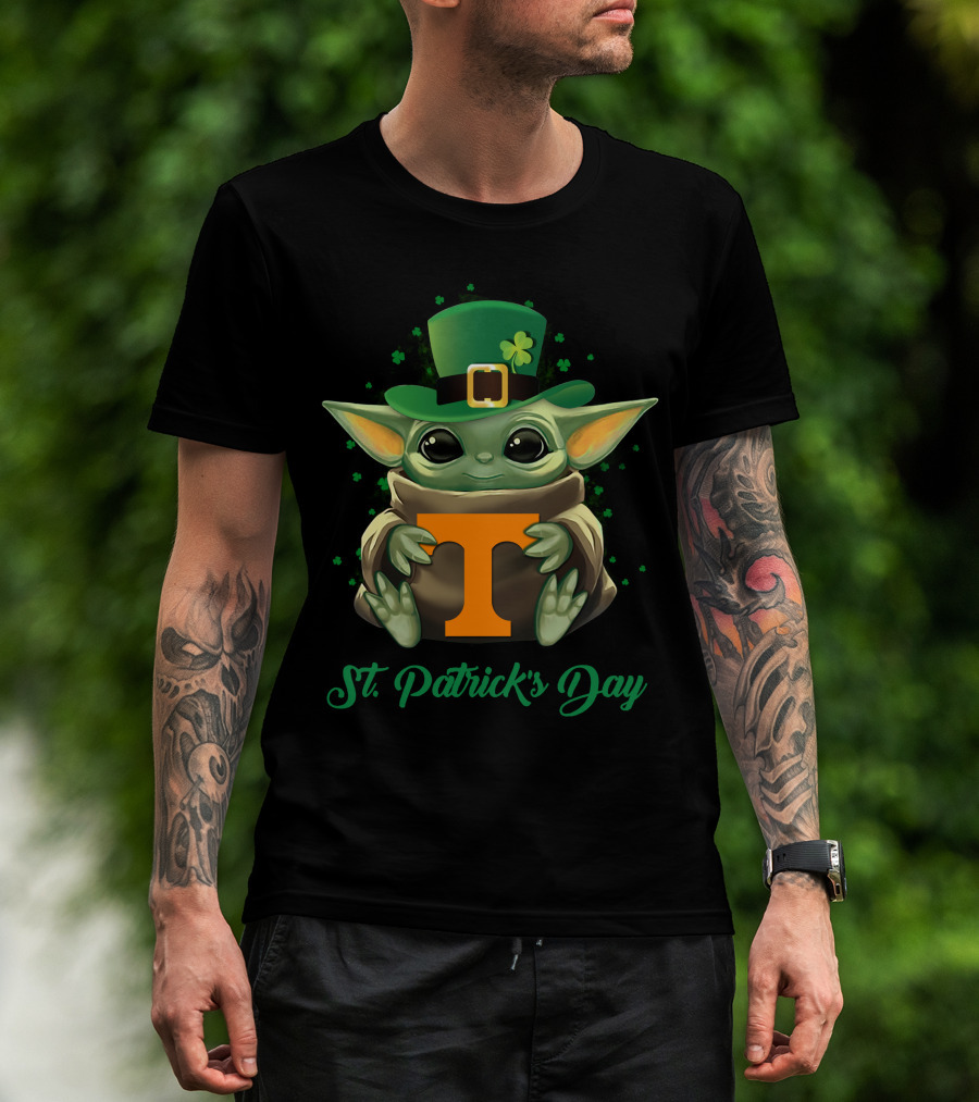 Tennessee Volunteers Baby Yoda St. Patrick's Day T-Shirt