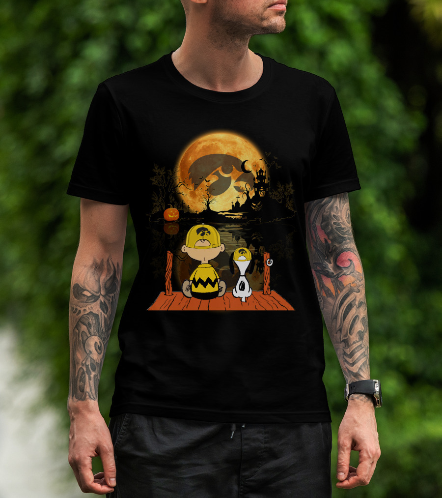 Iowa Hawkeyes Halloween Full Moon Peanuts Reflection T-Shirt