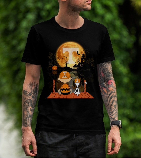 Tennessee Volunteers Halloween Full Moon T And Snoopy Pumpkin Scene T-Shirt