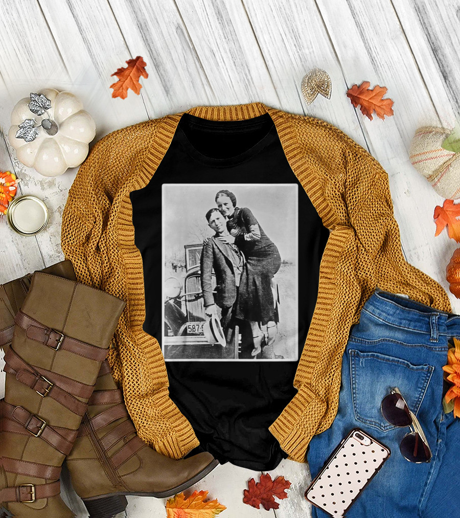 Bonnie and Clyde Vintage Car Iconic Outlaw Couple Photography T-Shirt