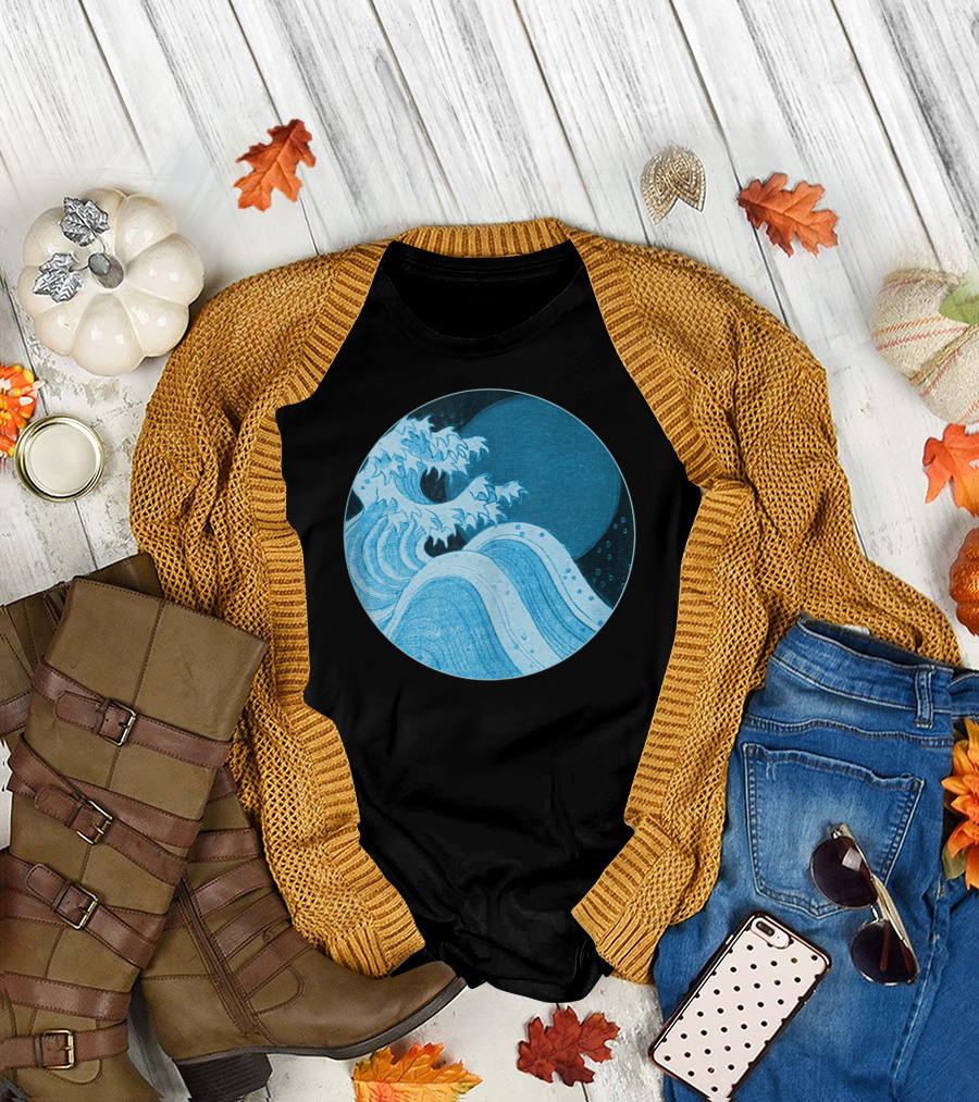 Vintage Japanese Woodblock Art Ocean Wave Round Blue Design VF T-Shirt