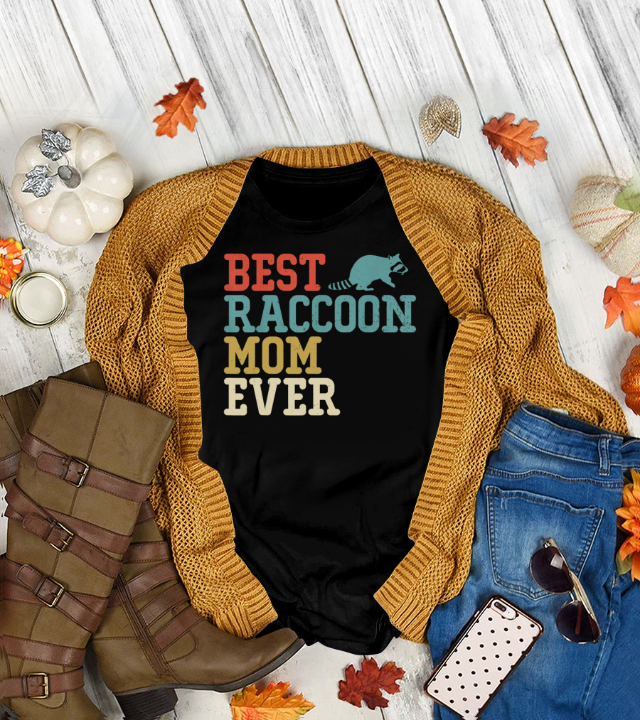 BEST RACCOON MOM EVER Retro T-Shirt