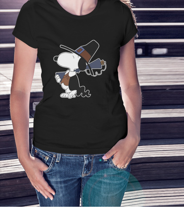Snoopy Thanksgiving Pilgrim Hat With Gun T-Shirt
