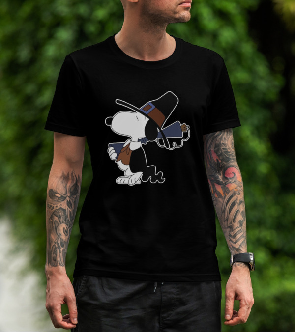 Snoopy Thanksgiving Pilgrim Hat With Gun T-Shirt