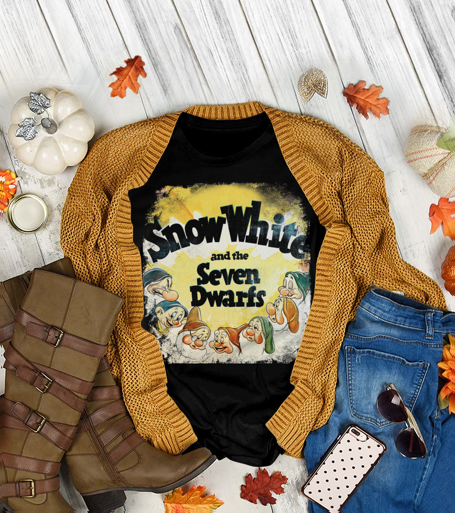 Snow White And The Seven Dwarfs Disney Vintage Style Characters T-Shirt