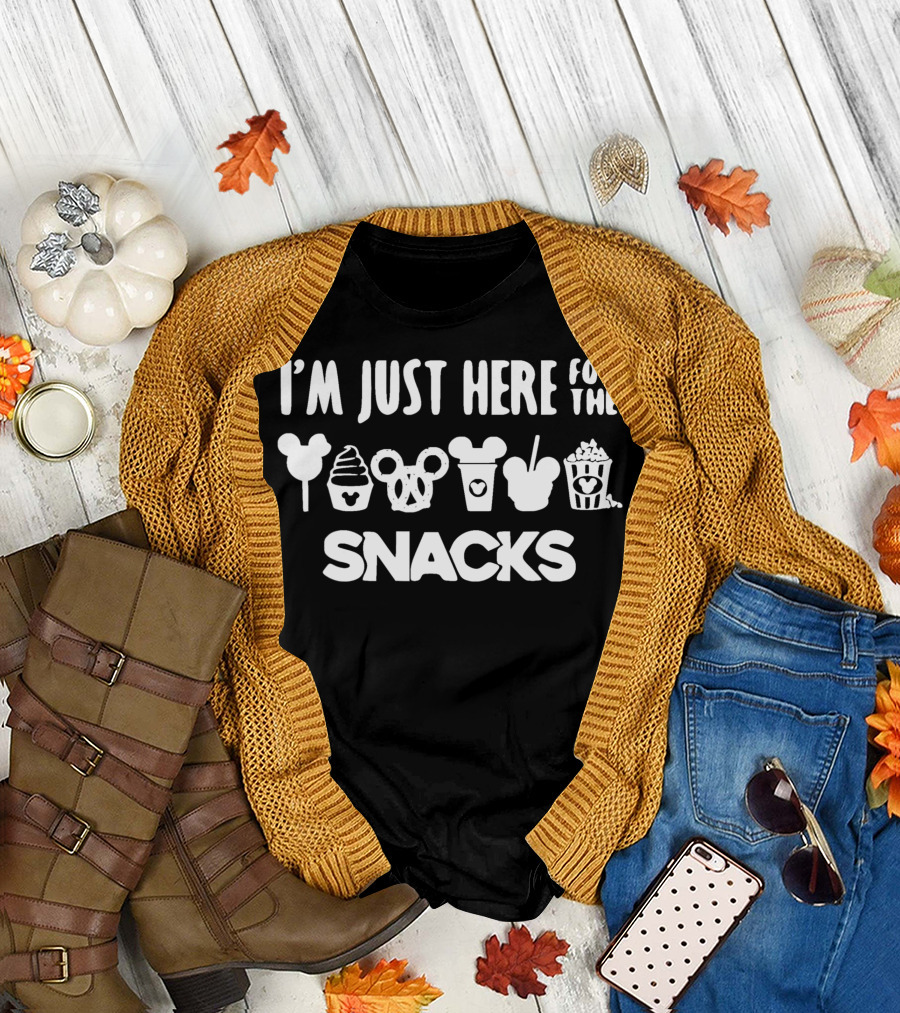 I'm Just Here For The Snacks Family Vacation T-Shirt