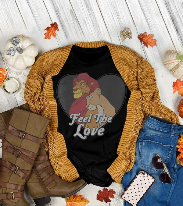 Disney The Lion King Feel The Love Valentine's Day Simba And Nala Heart T-Shirt
