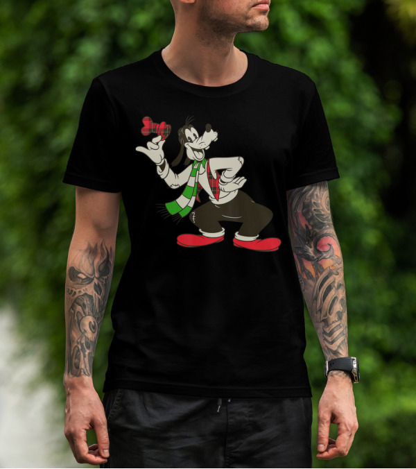 Disney Vintage Goofy Plaid Scarf Christmas Holiday T-Shirt