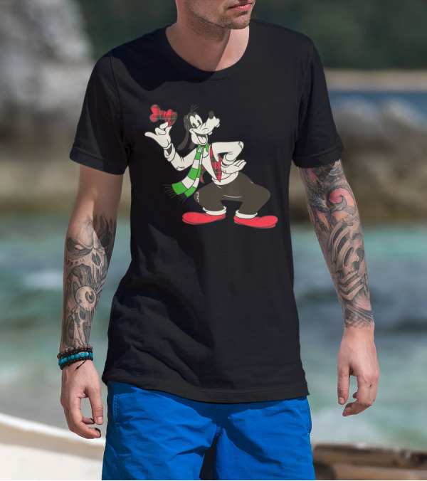 Disney Vintage Goofy Plaid Scarf Christmas Holiday T-Shirt