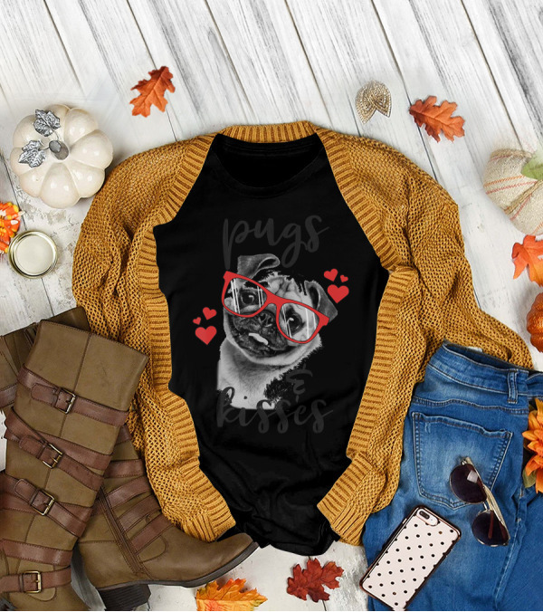 Pugs And Kisses Red Glasses Cute Pug With Red Hearts Valentines T-Shirt