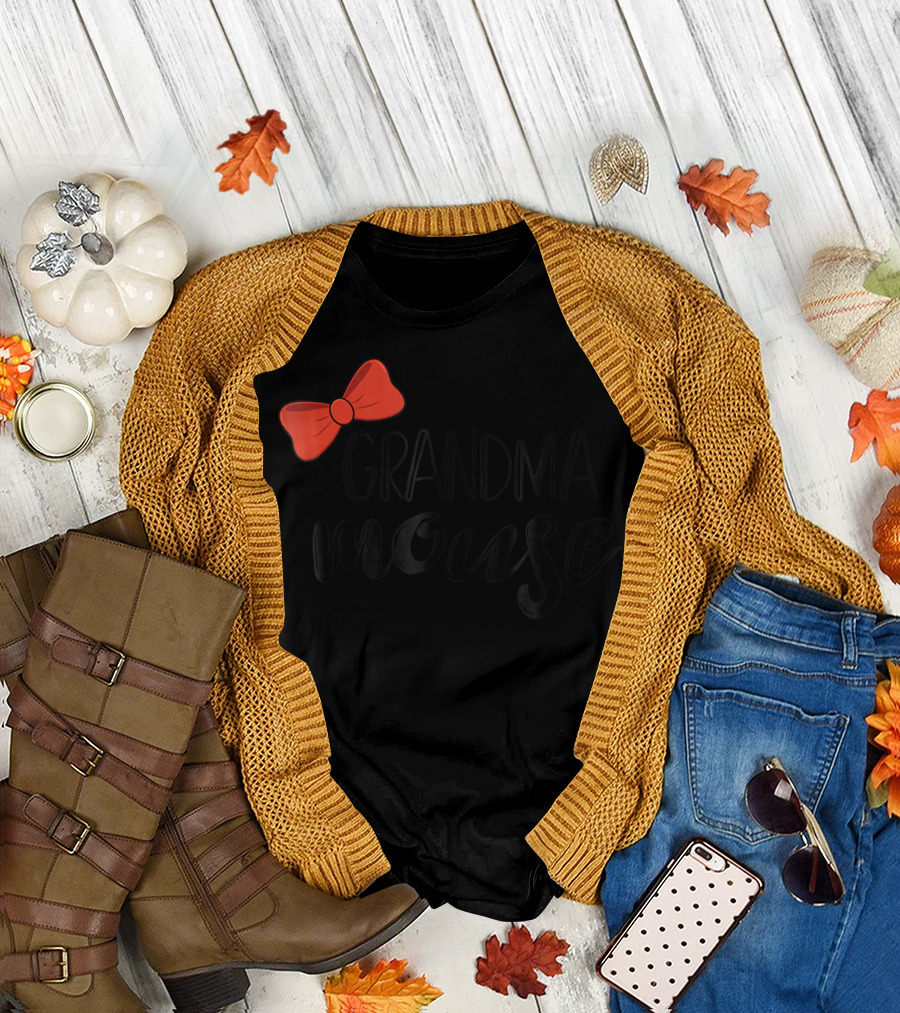 Grandma Mouse Vacation Family Red Bow T-Shirt