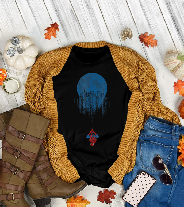 Marvel Spider Man Blue Steel Moon Cityscape Hang T-Shirt