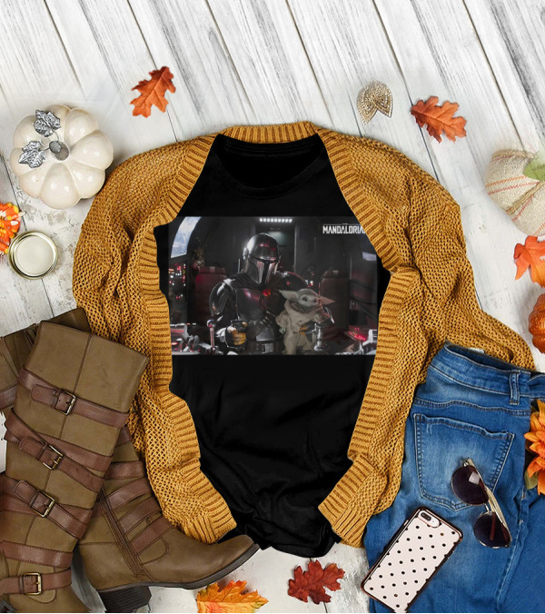 Mandalorian The Child Co-Pilot Scene Star Wars T-Shirt