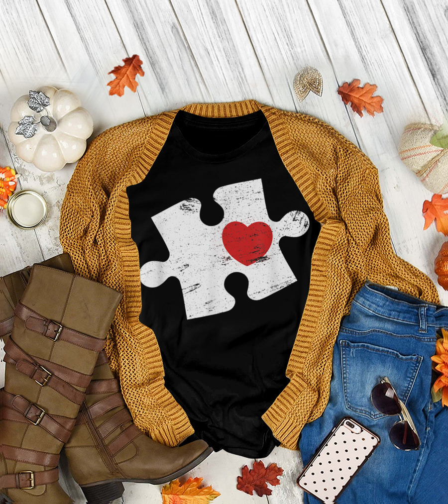 Autism Heart Vintage Puzzle Piece Spread Awareness Retro Look T-Shirt