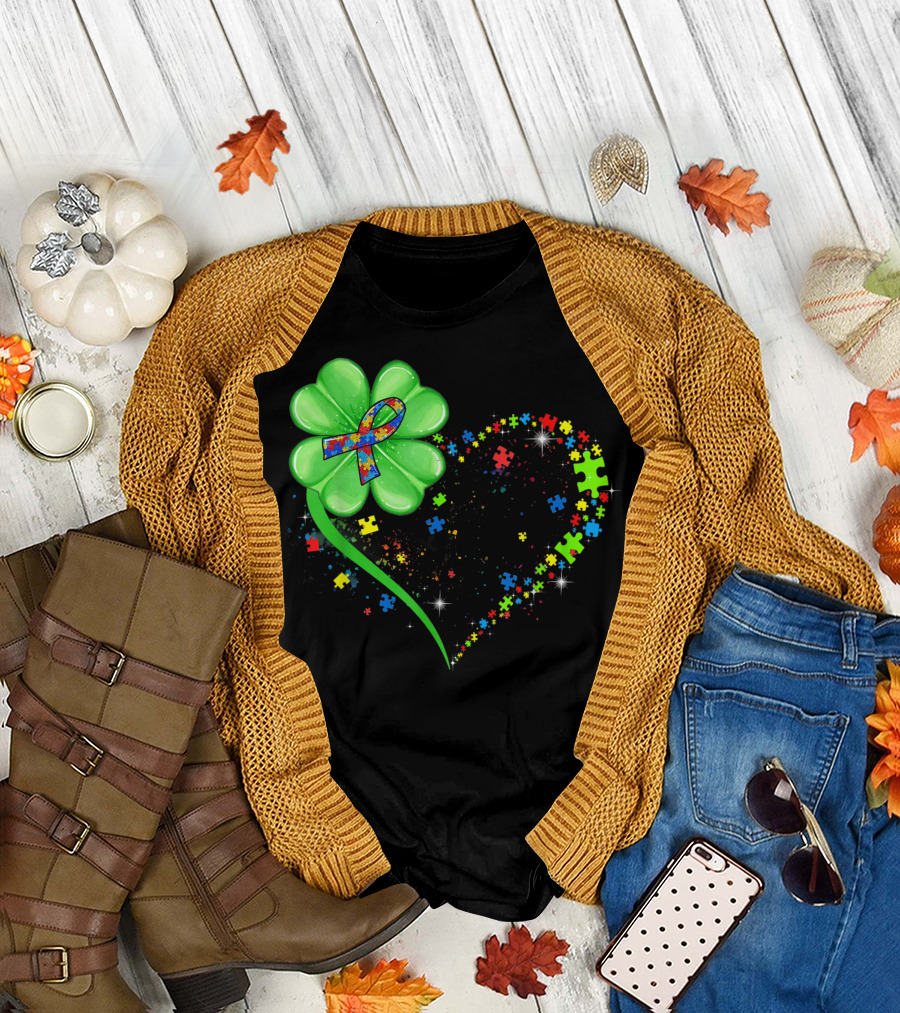 Autism Mom St Patrick's Day Clover Heart Puzzle Pieces T-Shirt