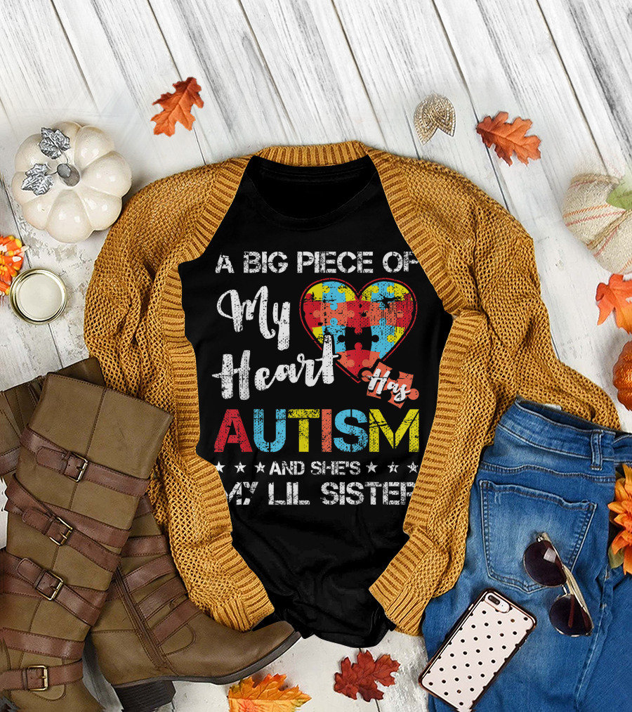 A Big Piece Of My Heart Has Autism And She's My Lil Sister T-Shirt