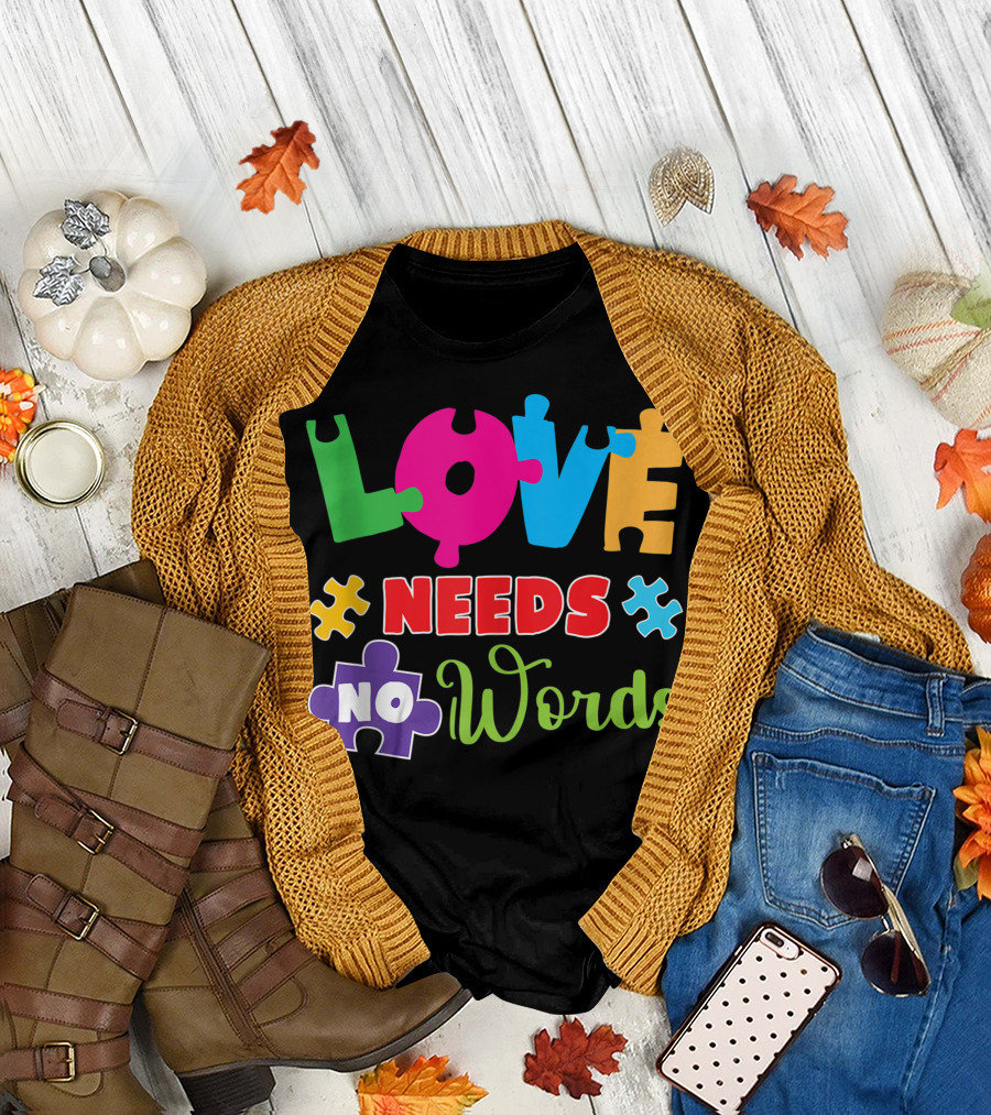 LOVE Needs NO Words Autism Awareness Puzzle Motif T-Shirt