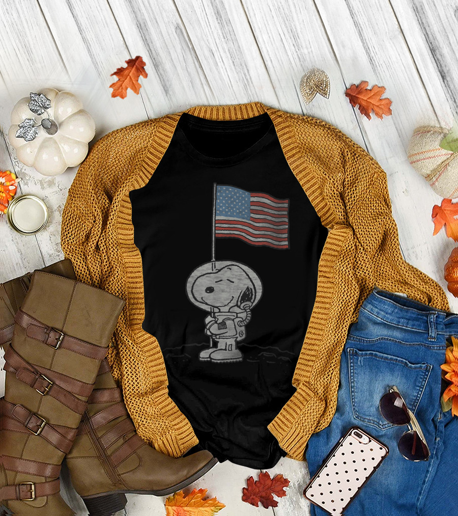 Peanuts Snoopy Astronaut Moon Landing American Flag T-Shirt