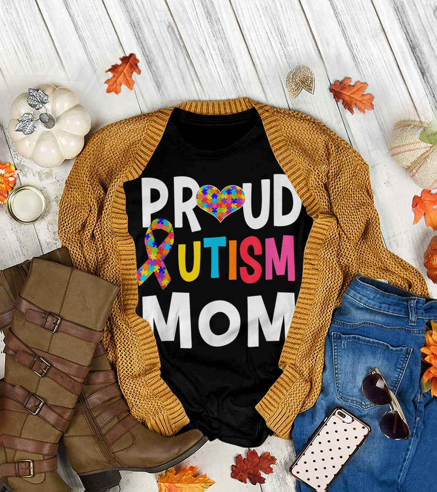 Proud Autism Mom Puzzle Heart Ribbon Autism Awareness Autistic Moms T-Shirt