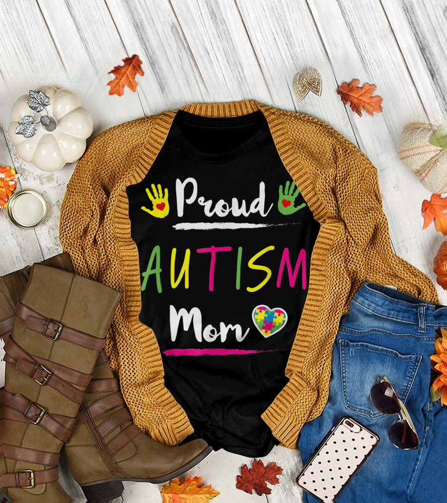 Proud Autism Mom Puzzle Awareness Valentines Day Heart Hands T-Shirt