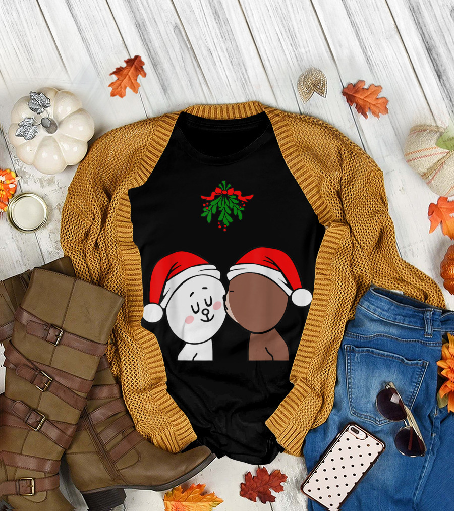 Brown Bear Cony Bunny Rabbit Christmas Santa Hats Kiss Under Mistletoe T-Shirt