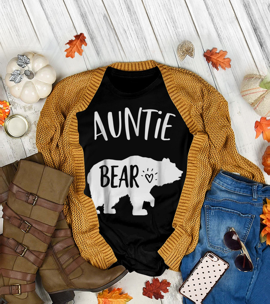 Auntie Bear with Heart Symbol for Cute Aunties T-Shirt