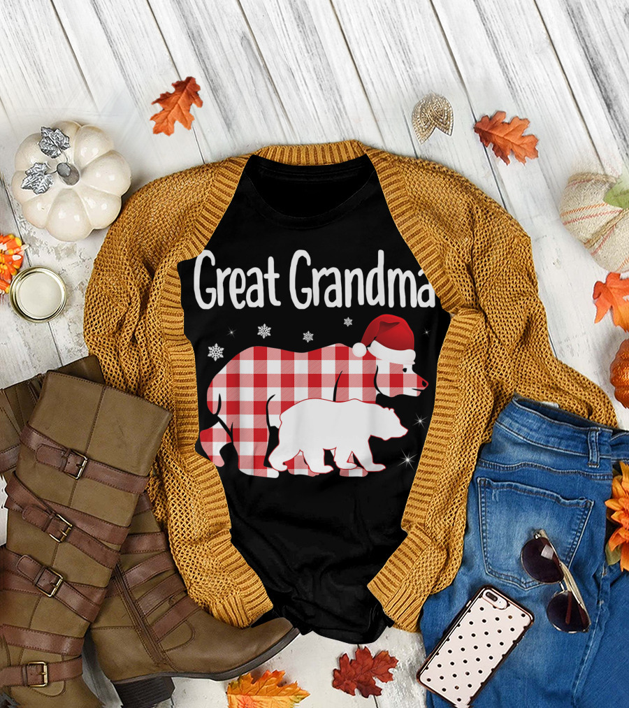 Great Grandma Red Plaid Bear Santa Hat Snowflakes T-Shirt