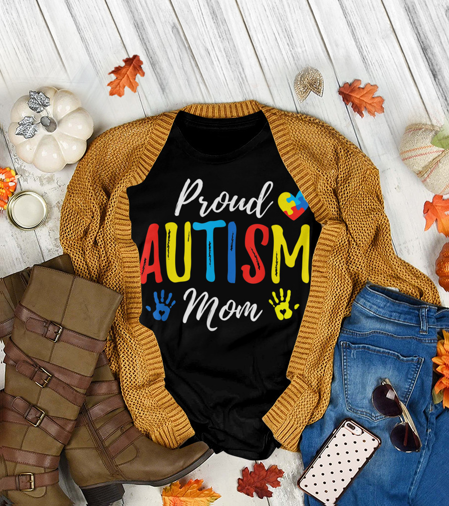 Proud Autism Mom Heart Puzzle Piece Hands Family Matching T-Shirt