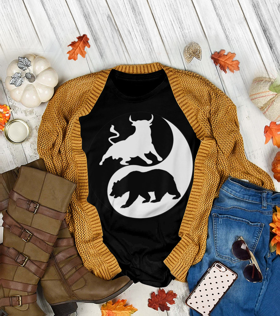 Bull and Bear Yin Yang Stock Market Trading and Women Traders T-Shirt