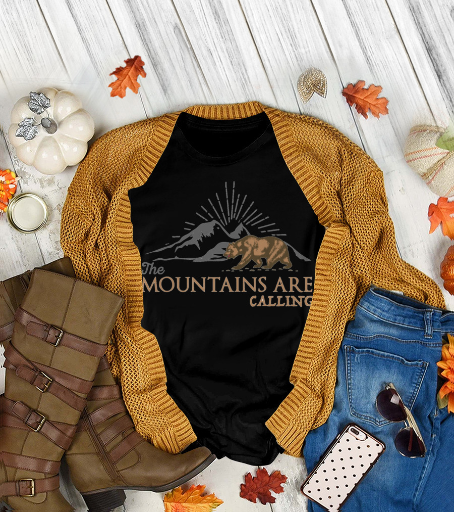 Vintage The Mountains Are Calling Bear and Peaks Outdoors T-Shirt
