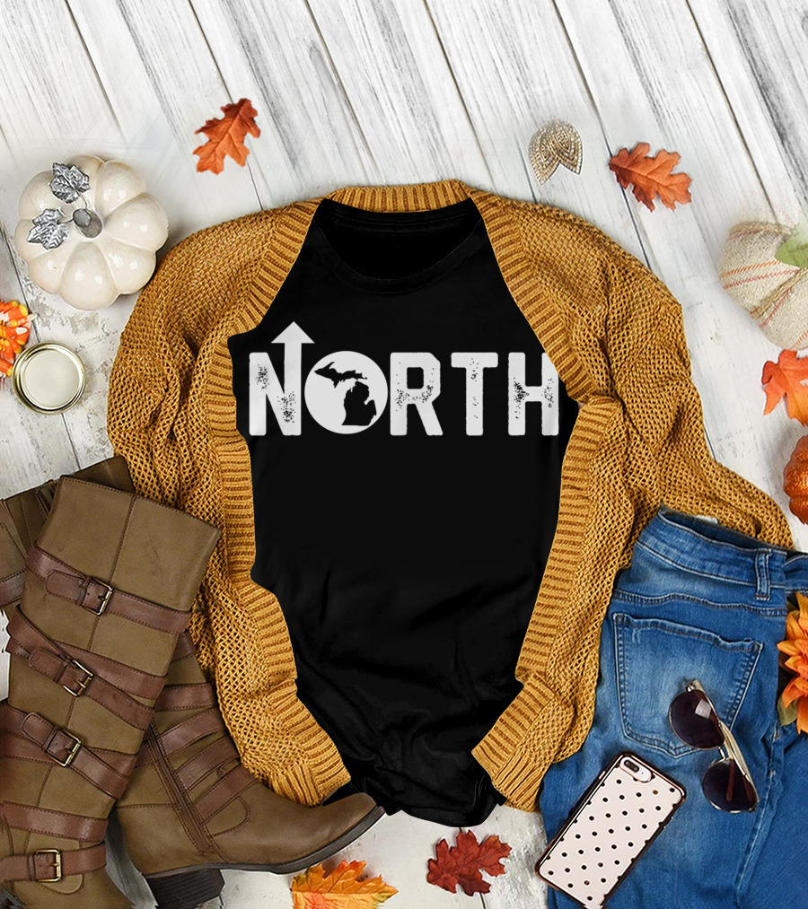 Vintage Up North Michigan State Map with Distressed Text and Arrow T-Shirt