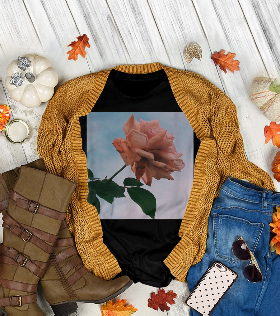Vintage Pink Roses Floral Aesthetic Stylish Flowers T-Shirt
