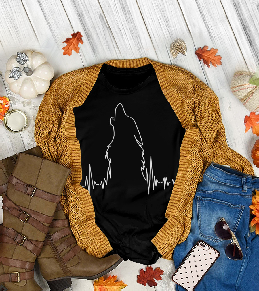 Howling Wolf Heartbeat Spirit Animal Wolf Pack Love Outline T-Shirt