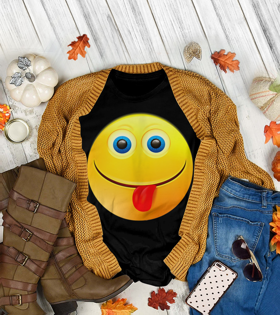 Tongue Out Cute Emoji Face Emoticon Smile with Blue Eyes T-Shirt