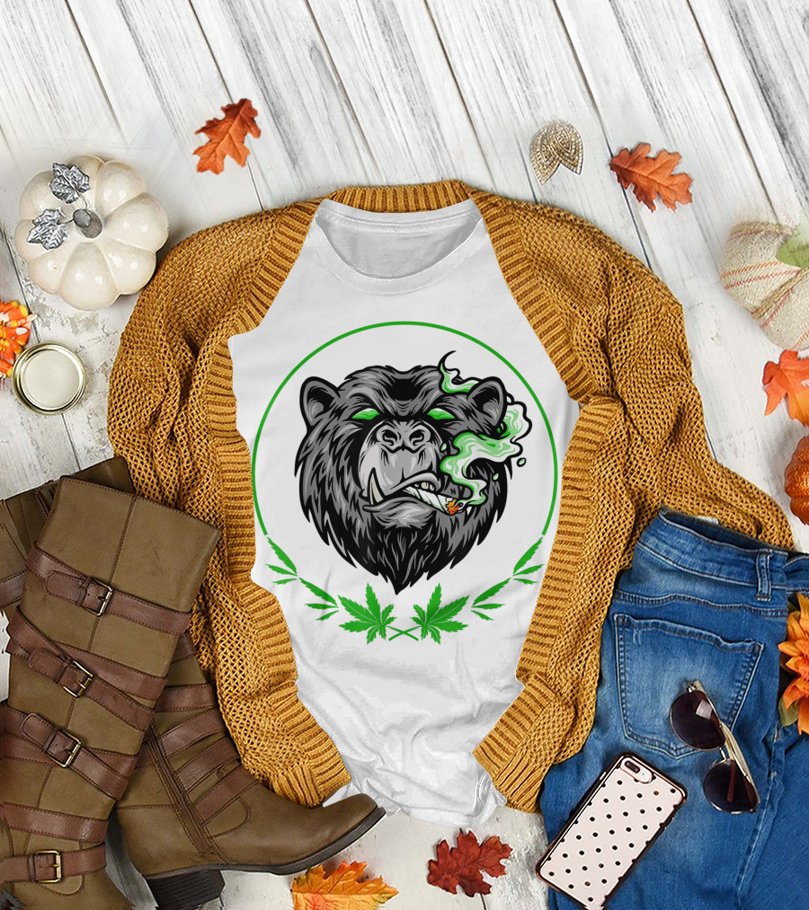 Weed Smoking Bear Marijuana Animal Green Cannabis Smoke T-Shirt