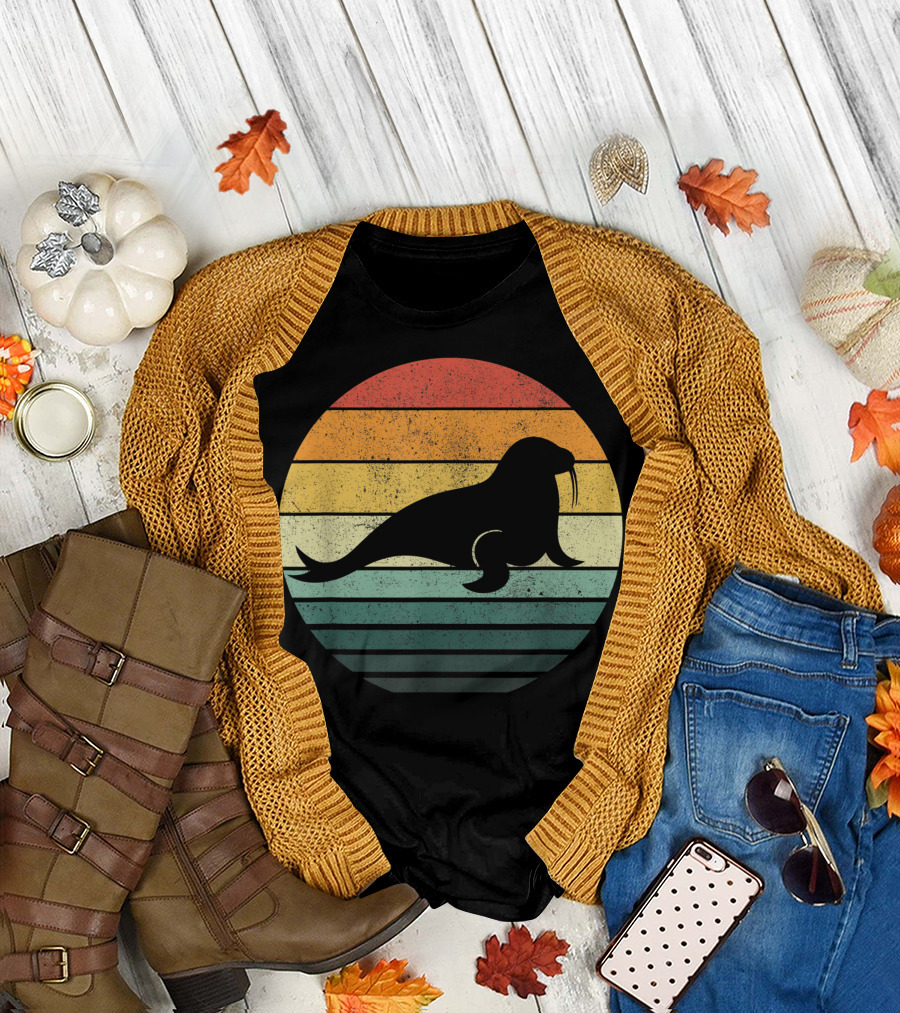 Walrus Silhouette Vintage 70s Sunset Retro Animal Nature Lovers T-Shirt