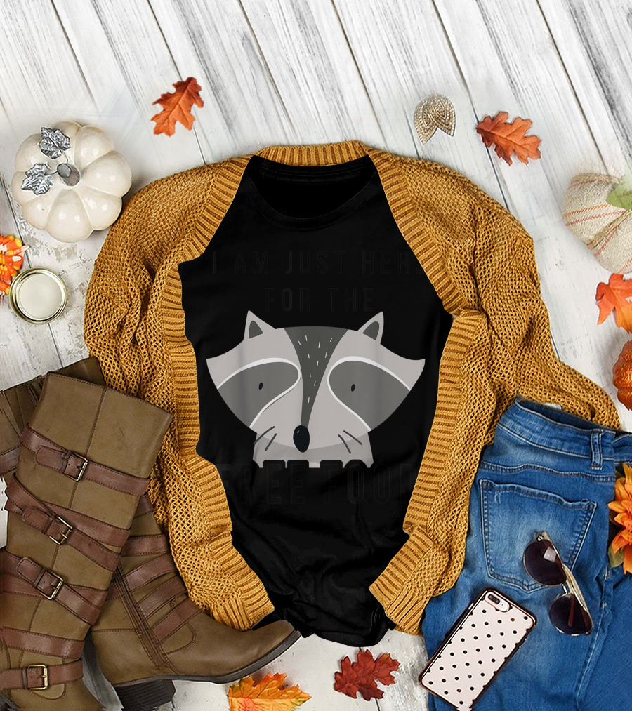 I Am Just Here For The Free Food Raccoon Cool T-Shirt
