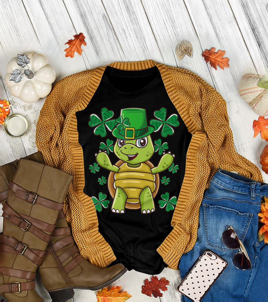 Happy St. Patrick's Day Leprechaun Turtle with Shamrocks T-Shirt